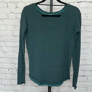 Under Armour Green Long Sleeve Scoop Neck Top
